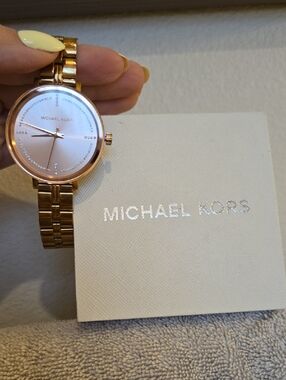 Michael Kors Rose Gold Tone Round Dial Bracelet Watch, Has Box & Extra Links